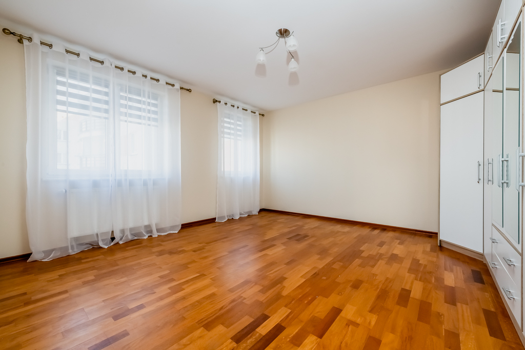 Przestronne Mieszkanie W Cenionej Lokalizacji