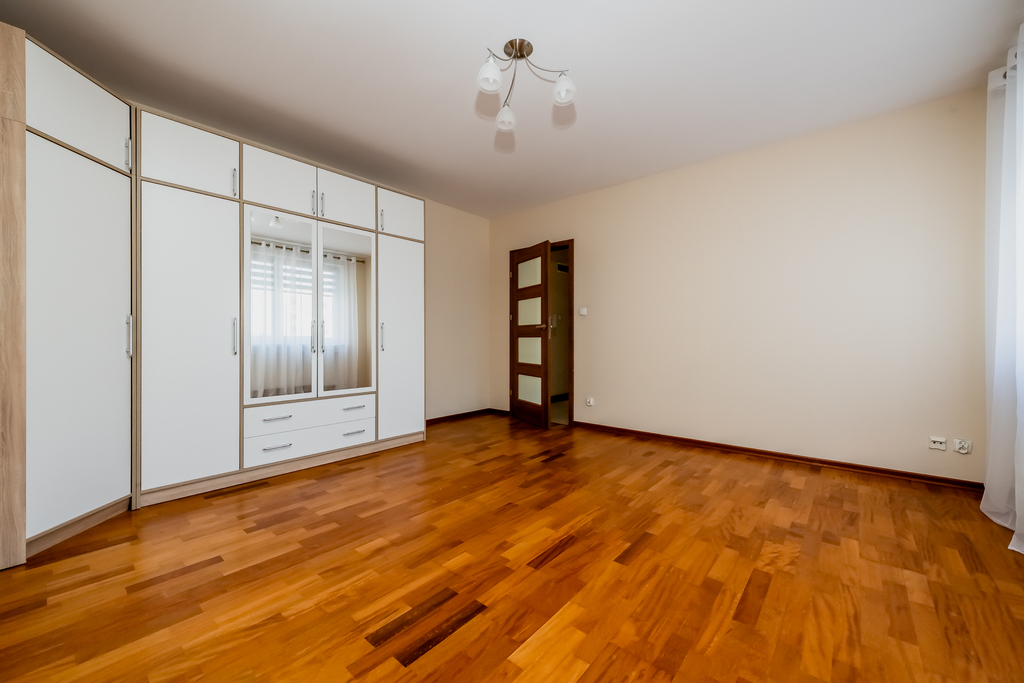 Przestronne Mieszkanie W Cenionej Lokalizacji