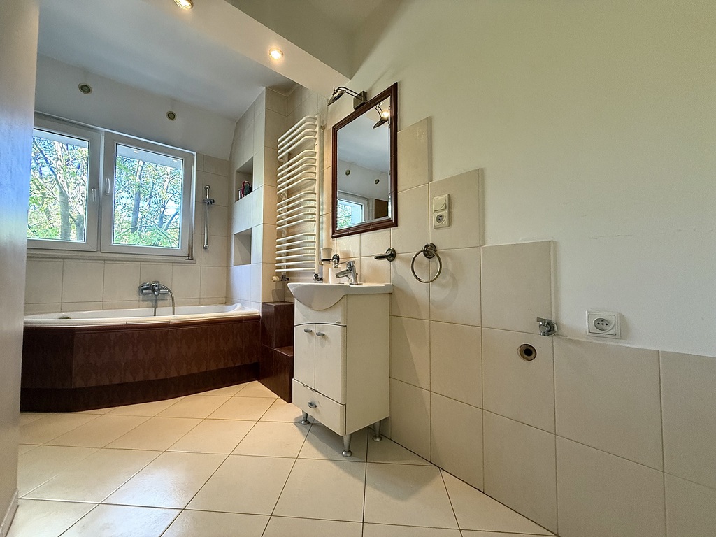 Przestronne Mieszkanie W świetnej Lokalizacji