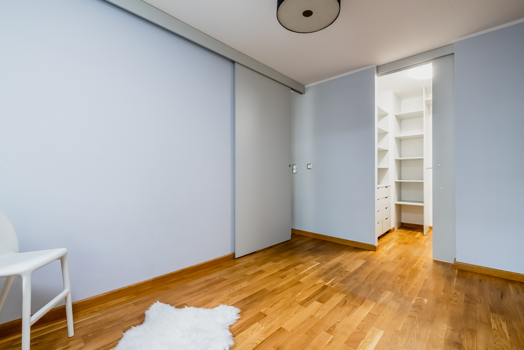 Dwustronne Mieszkanie W świetnej Lokalizacji