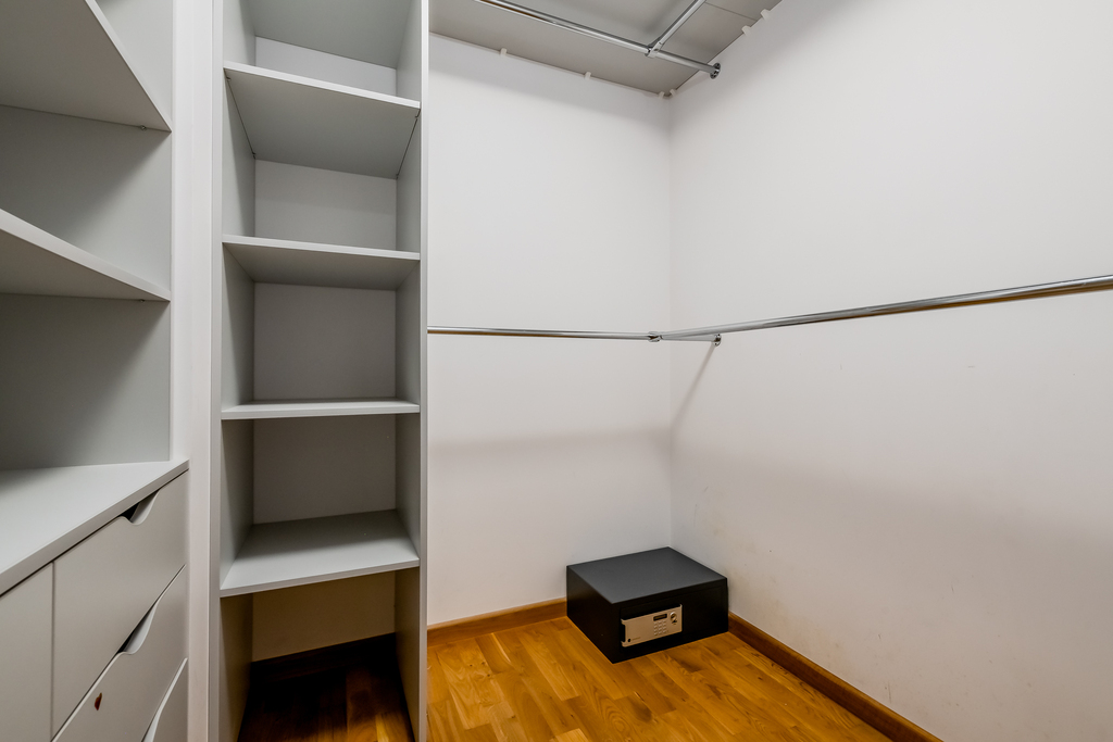 Dwustronne Mieszkanie W świetnej Lokalizacji