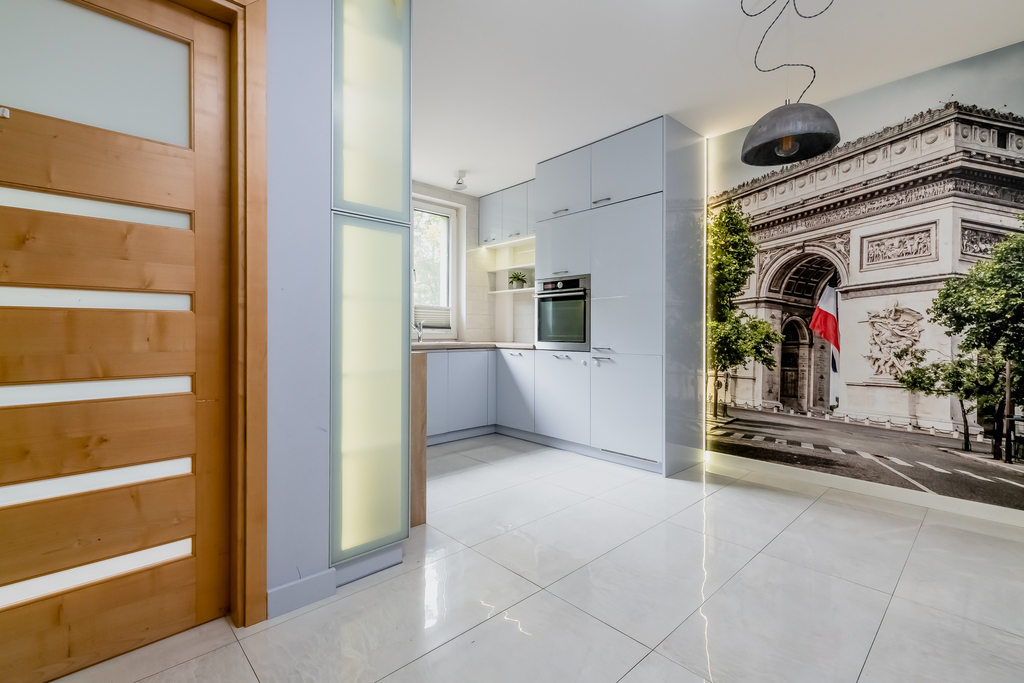 Dwustronne Mieszkanie W świetnej Lokalizacji