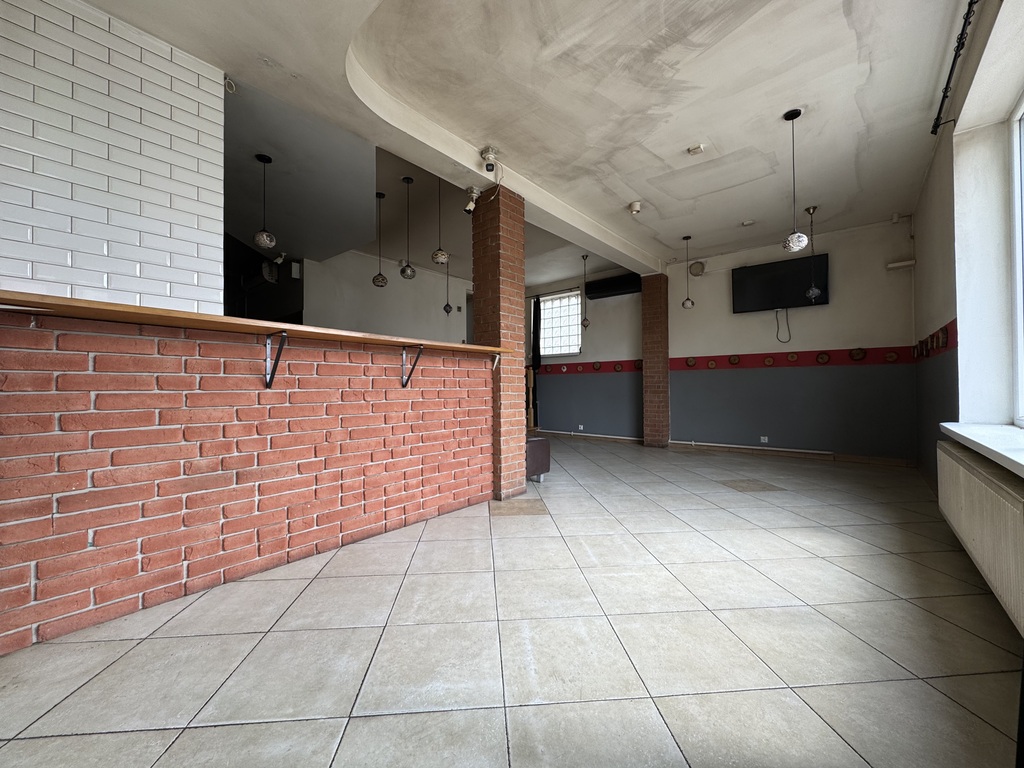 Lokal Na Parterze | Ruchliwa Ulica | Nowe Miasto