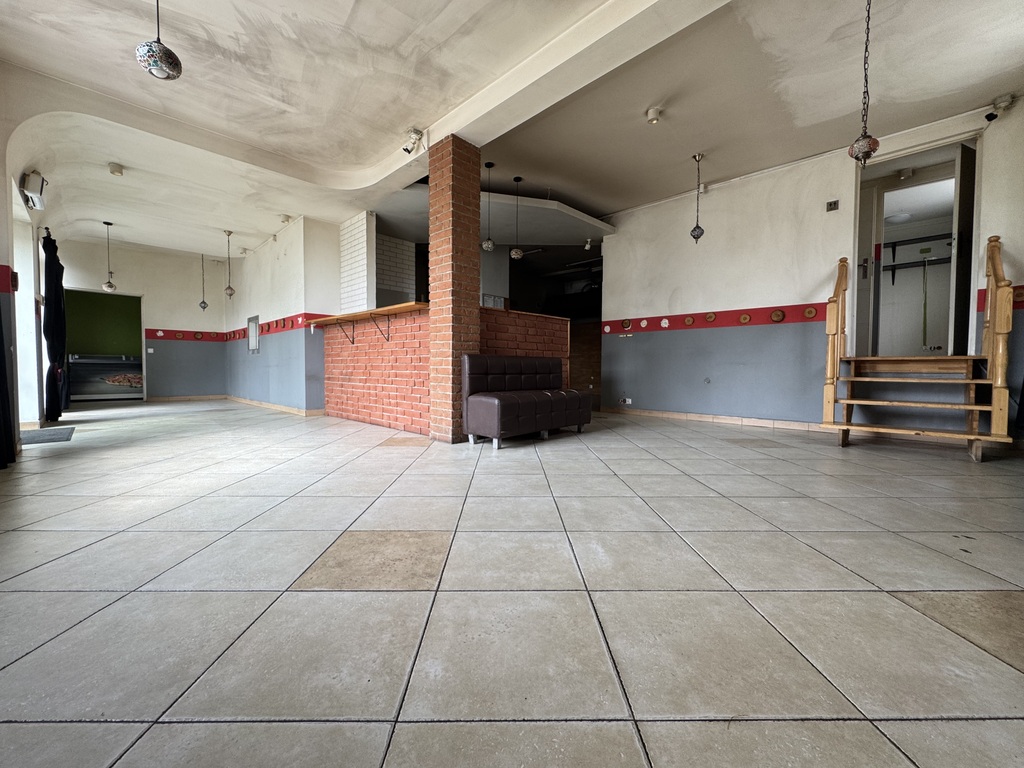 Lokal Na Parterze | Ruchliwa Ulica | Nowe Miasto