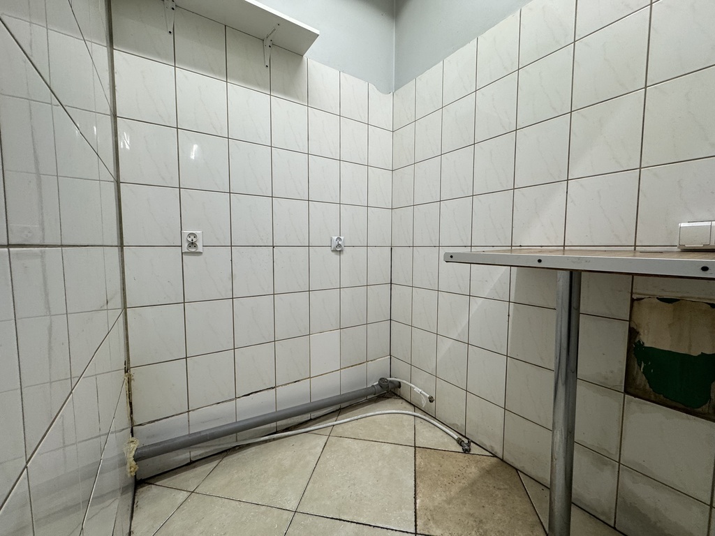 Lokal Na Parterze | Ruchliwa Ulica | Nowe Miasto