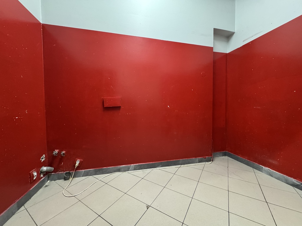 Lokal Na Parterze | Ruchliwa Ulica | Nowe Miasto
