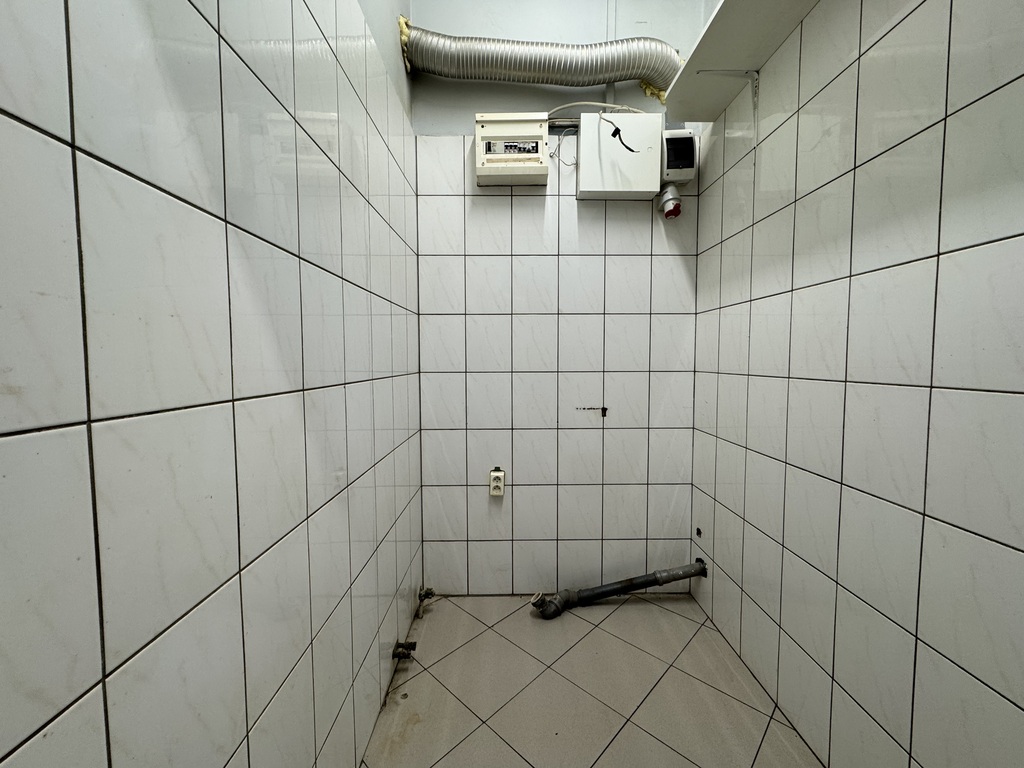 Lokal Na Parterze | Ruchliwa Ulica | Nowe Miasto