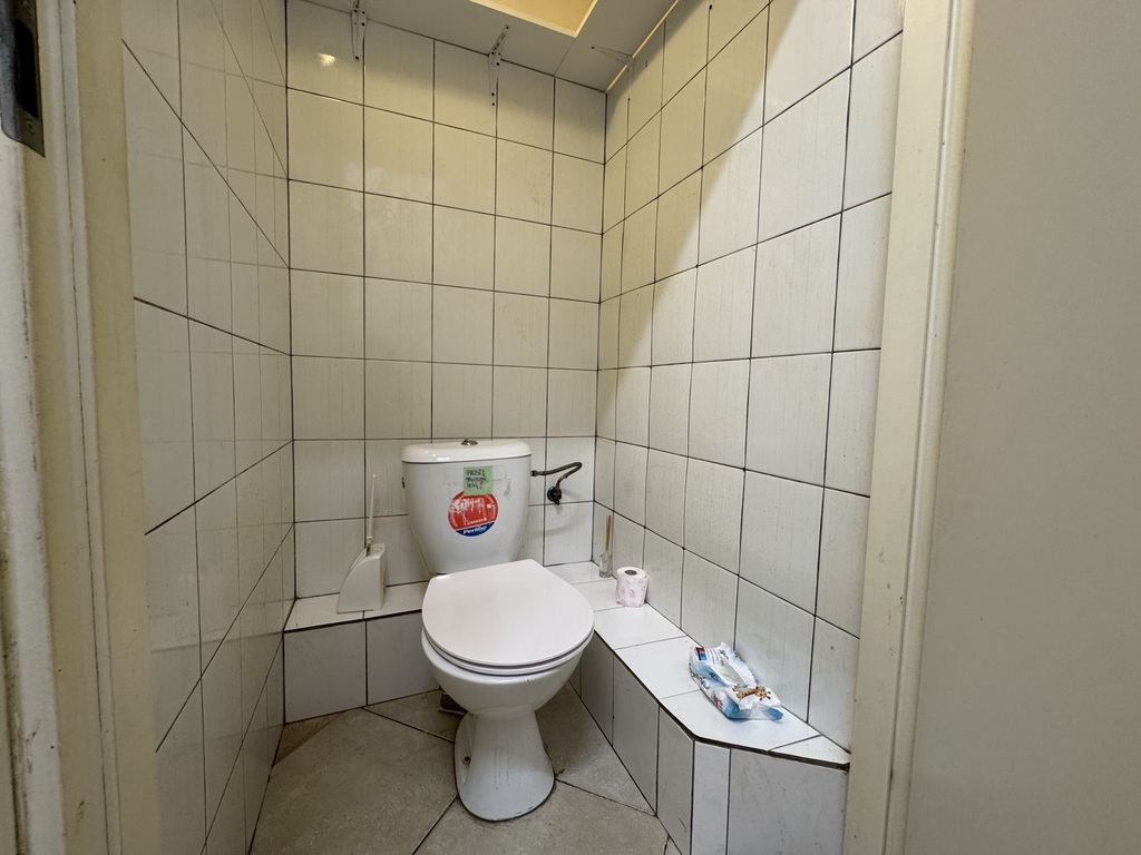 Lokal Na Parterze | Ruchliwa Ulica | Nowe Miasto