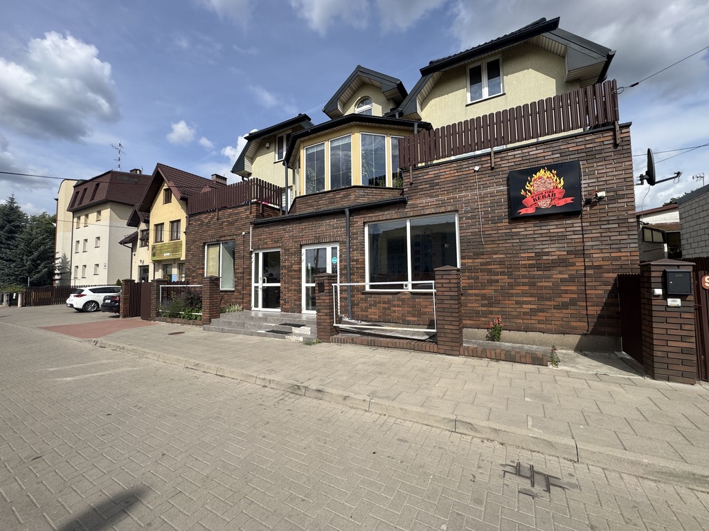 Lokal Na Parterze | Ruchliwa Ulica | Nowe Miasto
