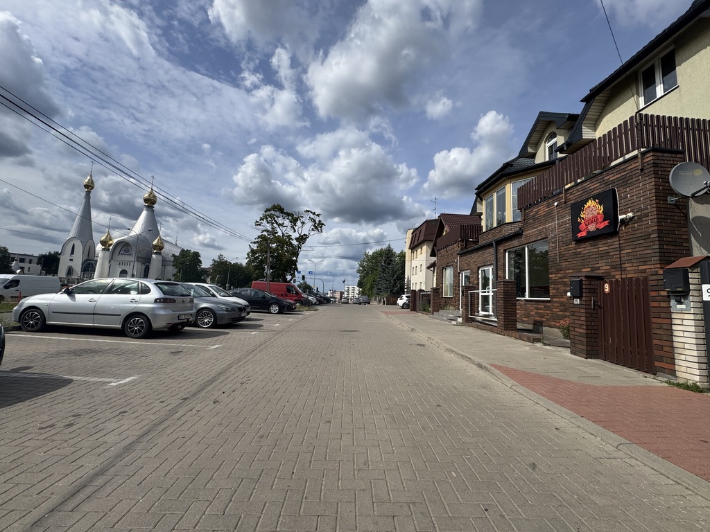 Lokal Na Parterze | Ruchliwa Ulica | Nowe Miasto