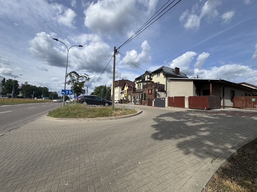 Lokal Na Parterze | Ruchliwa Ulica | Nowe Miasto