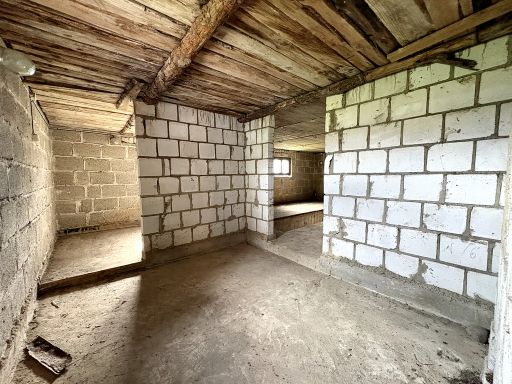 Dom Z Budynkiem Gospodarczym W Cichej Okolicy