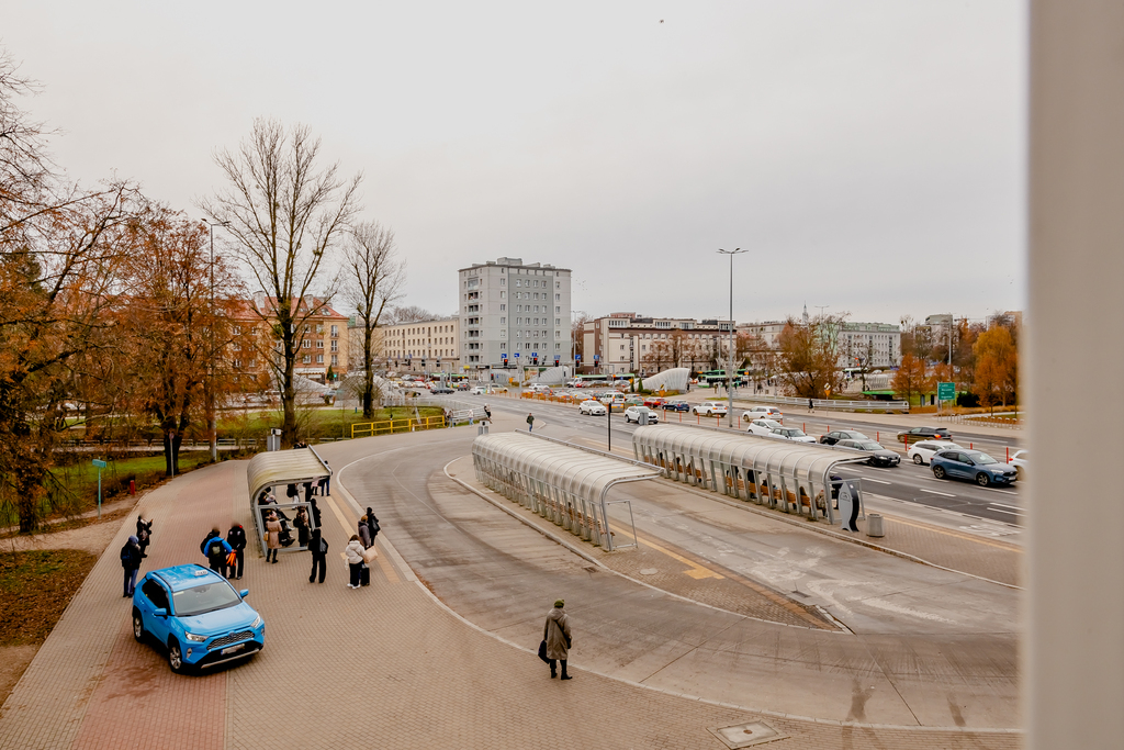 3 Pokoje Z Parkingiem Za Szlabanem | ścisłe Centrum