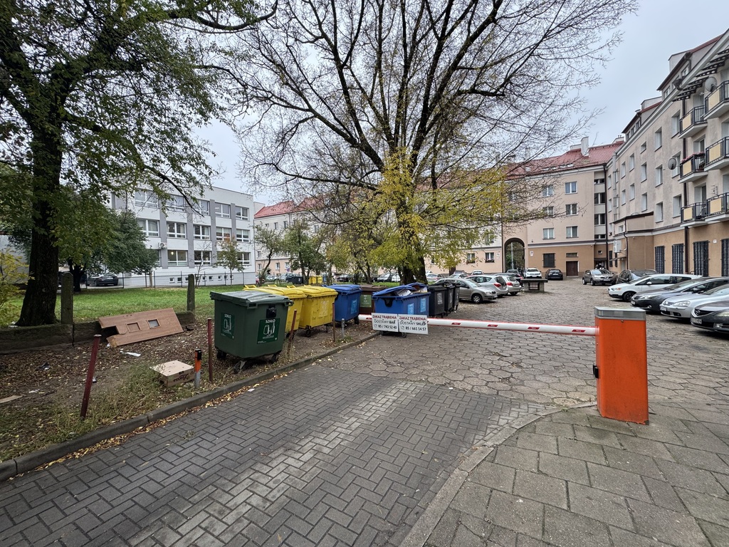 3 Pokoje Z Parkingiem Za Szlabanem | ścisłe Centrum